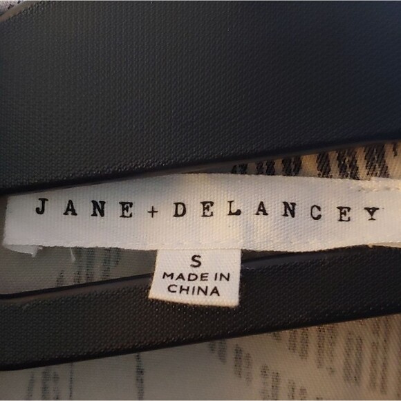 Jane + Delancey Palm Print Short Sleeve Button Down Sz S Gray - Picture 8 of 10